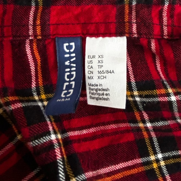 H&M- Men’s extra small- Red Button down Shirt - Picture 6 of 6